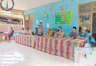 Bhabinkamtibmas Polsek Lebong Utara Hadiri Musywarah Pnetapan APBDes Desa Tambang Saweak 