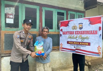 Polsek Kaur Utara Kembali Salurkan Bansos