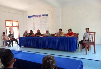 Bhabinkamtibmas Poslek Lais Hadiri Acara Penyaluran BLT DD