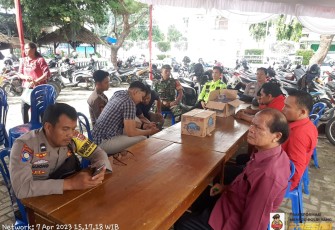 Pastikan Kegiatan Ibadah Paskah Aman, Kapolsek Kota Manna Cek Pengamanan Anggota di Gereja 