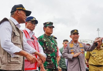 Tinjau Pelabuhan Merak, Kapolri Pastikan Siapkan Upaya Wujudkan Mudik Aman untuk Masyarakat 
