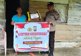 Polsek Maje Salurkan Bansos ke Ibu Jubaidah