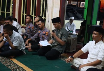 Polres Bengkulu Selatan dan Polsek Jajaran Memperingati Nuzulul Quran di Masjid Sulaiman Al Farizi