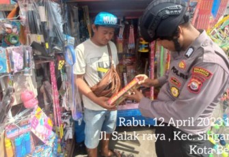 Ciptakan Kondusifitas Kamtibmas, Patroli Sat Samapta Polresta Bengkulu Cek Pedagang Kembang Api