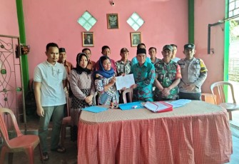 Bhabinkamtibmas Polsek Kotapadang Hadiri Pleno DPT Pilkades Desa Sukamerindu 