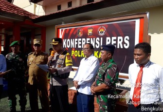 Polres Kaur Musnahkan  Puluhan Botol Miras dan Ribuan Petasan Hasil Ops Pekat Nala 2023