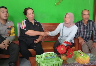 Selisih Akibat Hutang Diviralkan di Medsos, Dua IRT ini Didamaikan Bhabinkamtibmas Polsek Lebong Utara