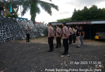 Kapolsek Batik Nau Gelar Apel Pengamanan Malam Takbir 1444 H