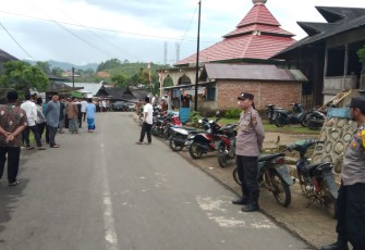 Polsek Rimbo Pengadang Laksanakan Pengamanan Salat Idulfitri di Masjid Nurul Huda