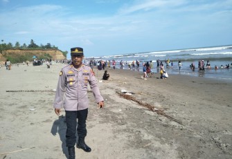Pengunjung Membludak, Kapolsek Pimpin Langsung Pengamanan Objek Wisata di Lais