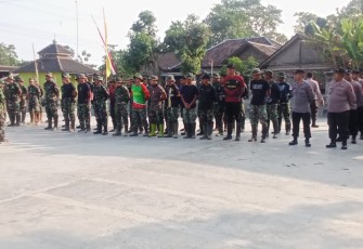"Satgas TMMD Reg ke-117 desa Gentungan kecamatan Mojogedang sedang melaksanakan apel pagi"