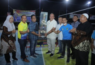 Wakil Bupati Asahan Tutup Kejuaraan Semi Volly Ball Hessa Air Genting Cup I