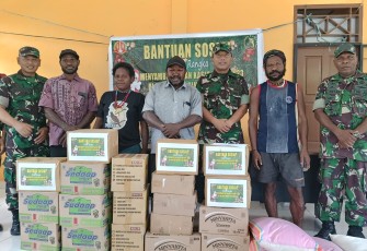 Kodim 1710/Mimika Kembali Bagikan Sembako Kepada Warga Binaan Jelang Perayaan Natal 2023