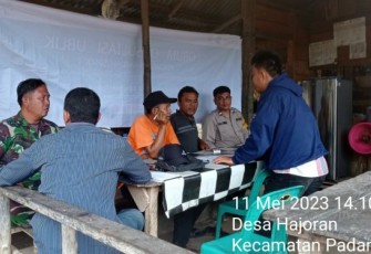 Kekompakan antara TNI dan Polri tergambar di Desa Hajoran, Kecamatan Padang Bolak, Kabupaten Padang Lawas Utara (Paluta), Kamis (11/5/2023)