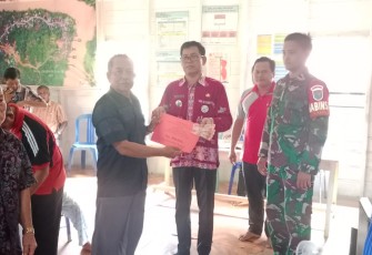 Pendampingan Penyaluran BLT DD Merupakan Bentuk Sinergisitas Babinsa Dengan Apdes