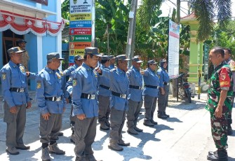  Babinsa Koramil 17/Sawahan Berikan Pembekalan Peningkatan Kapasitas Linmas