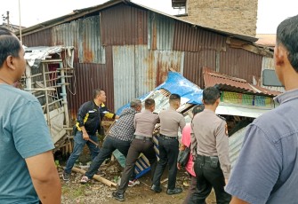 Polsek Percut Sei Tuan kembali melakukan penggerebekan dan merobohkan pondok narkoba di Jl Pancasila, Pinggiran Rel Kereta Api, Desa Tembung, Kecamatan Percut Sei Tuan