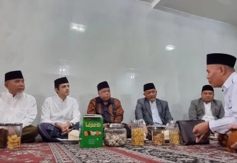 Presiden PKS dan Ketua PKS Jatim saat Ngaji dengan Ketua PWNU KH Marzuki Mustamar