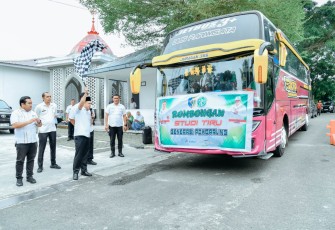 Bupati Batu Bara Zahir Lepaskan Peserta Studi Tiru Pokdarling 