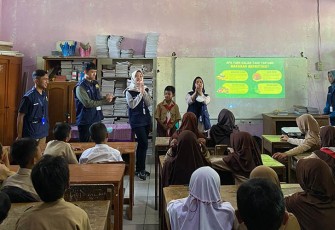 Pemaparan materi oleh tim mahasiswa KKN-T