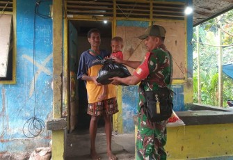 Babinsa Mapurujaya Berikan Pendampingan dan Pemberian Nutrisi Anak Asuh Stunting