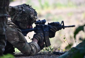 Sejumlah personel dari Pasukan TNI, US dan Singapura Latihan menembak, Sabtu (2/9/2023).