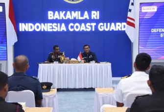 Deputi Bidang Kebijakan dan Strategi Bakamla RI Laksda Bakamla Dr. Gregorius Agung W.D., M.Tr. (Han) saat terima kunjungan kehormatan dari The Defence Services Command and Staff College (DSCSC) Sri Lanka serta Perwakilan Kedubes Sri Lanka di Mabes Bakamla RI, Jakarta Pusat, Kamis (7/9/2023).