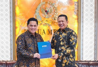 Bamsoet saat menerima Ketua Umum PSSI sekaligus Menteri BUMN Erick Thohir, di Jakarta, Rabu (8/11/23).