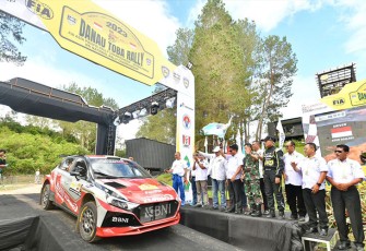 Bamsoet saat membuka Danau Toba Rally - Grand Final APRC 2023 di Kaldera Toba Nomadic Escape, Parapat Sumut, Jumat (24/11/23).