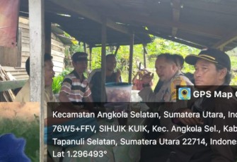 Potret kedekatan anggota Polri dan masyarakat, tergambar saat Bhabinkamtibmas Polsek Batang Angkola membaur dengan warga Desa Situmbaga, Kecamatan Angkola Selatan, Kabupaten Tapanuli Selatan (Tapsel), Selasa (16/5/2023)