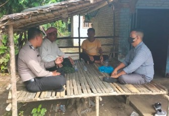 Bhabinkamtibmas Polsek Dolok, Aiptu Monang P Siregar, beri pesan mujarab ke warga guna hadapi Pemilu 2024, Kamis (9/11/2023) pagi.