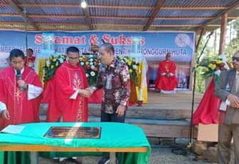 Wakil Bupati Samosir Martua Sitanggang Hadir di Pemberkatan Gereja Katolik Santo Henrikus Ronggurnihuta