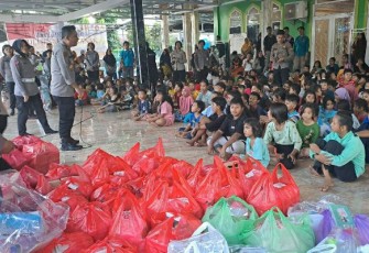 Personil Jajaran Polda Sulut saat melakukan kegiatan Polisi Sahabat anak