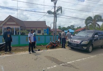 Laka Lantas di Depan Kantor Camat Sekadau Hilir,