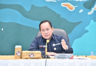 Kepala Bakamla RI Laksdya TNI Dr. Aan Kurnia saat terima Laporan Hasil Pengukuran Budaya Kerja Bakamla RI yang dipaparkan oleh ACT Consulting International.