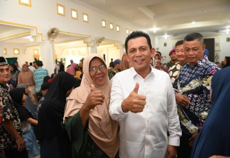 Gubernur Ansar saat di Gedung Nasional Dabo, Minggu (02/04). 