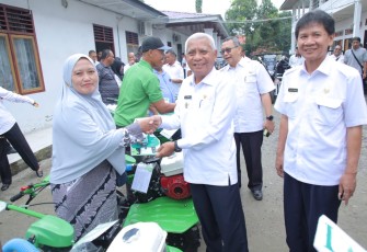 Pemkab Asahan Menyerahkan Bantuan Alat Mesin Pertanian Serta Sosialisasi Penggunaan