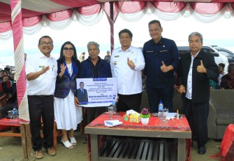 Bupati Samosir saat Resmikan Pasar Rakyat Onan Runggu