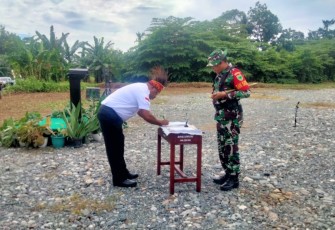 Bupati Kabupaten Manokwari Selatan, Markus Waran, S.T., M.Si., saat buka penyelenggaraan TMMD di Mansel.