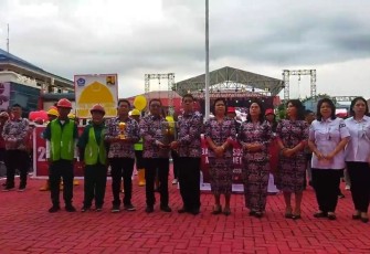 Foto bersama usai memberikan sambutan
