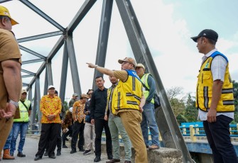 Gubernur Rohidin Tinjau Kondisi Jembatan Air Nipis