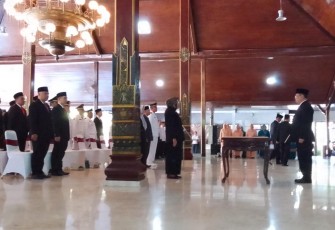 Bupati Tulungagung Drs Maryoto Birowo, M.M saat pimpin pelantikan dan pengambilan sumpah / janji jabatan di Pendopo Kongas Arum Kusumaning Bongso