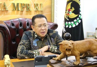 Bamsoet usai menguji secara virtual disertasi Devit Achmad Gustiyawan, secara virtual dari Jakarta, Senin (13/11/23).