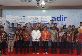 Bank Jatim turut serta dalam rangkaian kegiatan kunjungan Kemenkeu dengan memberikan bantuan dukungan UMKM kepada masyarakat dan penyaluran Kredit Usaha Rakyat (KUR) bertempat di Pendopo Kabupaten Sumenep.