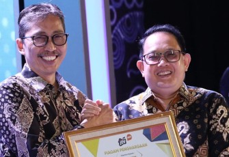 Bank Jatim Raih Penghargaan Jatim Bangkit Awards 