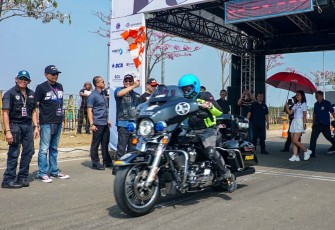  Bamsoet saat membuka event balap HI-DRONE, di Community Park, PIK2, Tangerang, Minggu (12/11/23).