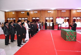 Wamendagri Resmi Lantik Anggota Pokja Agama MRP Provinsi Papua Tengah