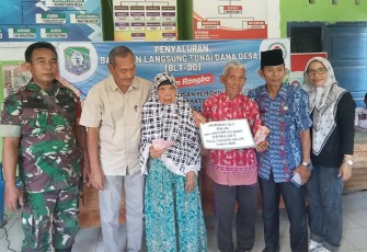Pemdes Tanjung Dalam Salurkan BLT-DD Triwulan Pertama