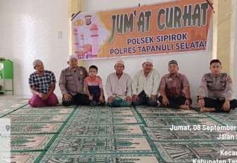 Sejumlah personel Polsek Sipirok tampung keluhan warga terkait bisingnya suara knalpot blong saat program Jumat Curhat di Masjid Al Qosim, Jumat (8/9/2023) siang. Polsek Sipirok, berkomitmen untuk tampung segala keluhan warga yang membuat resah, termasuk knalpot blong.