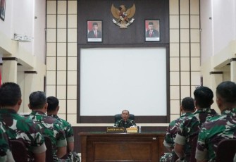 Danrem 081/DSJ saat Lepas Anggota Baru